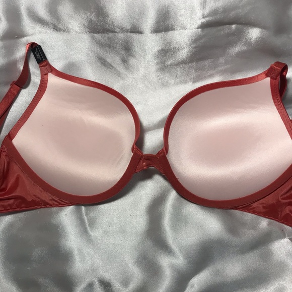 Victoria’s Secret Very Sexy Push Up Bra 32D - Picture 2 of 3